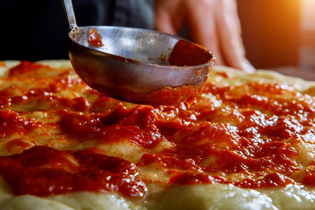 hacer salsa de tomate pizza