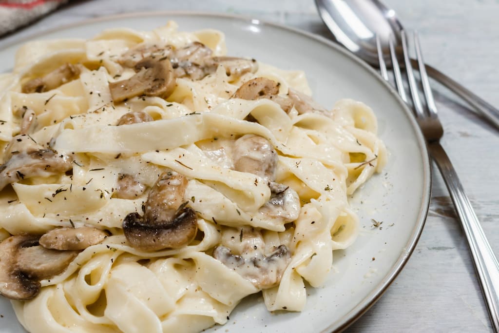 pasta con setas y crema de trufa
